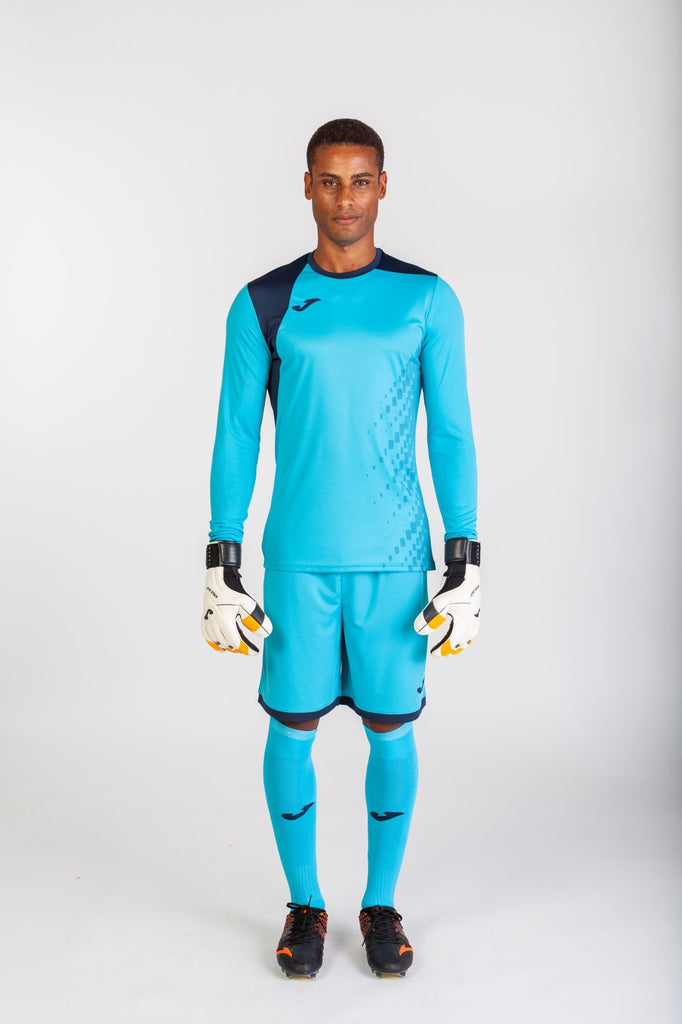 Goalkeepers Gloves & Clothing